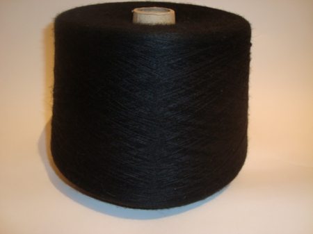 Пряжа полушерстяная, цвет черный, вес 1.689 ― Вязалка